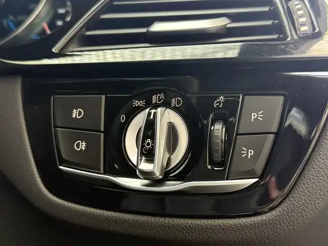 ＢＭＷ ５３０ｅ Mスポーツアイパフォーマンス 愛知県 2019(令1)年 4.8万km アルピンホワイトⅢ /禁煙車//R2-6年ディーラー記録簿//メーカーナビ//AM/FM/CD/DVD/USB/BT/フルセグ//Screem Mirroring//アラウンドビューモニター//ミラー一体型ETC//前後ドラレコ//インテリジェントセーフティ//車線逸脱警告//車線変更警告//側面衝突警告//速度警告//注意喚起アシスト//PDC//アクティブPDC緊急ブレーキ//交差点警告//ACC//速度リミッター//オートLEDライト//フォグランプ(F/R)//黒革シート//前席パワーシート//D席メモリシート//全席シートヒーター//前席ランバーサポート//本革巻きステアリング//ステアリングリモコン//パドルシフト//電動格納ウィンカーミラー//パワーバックドア//MT付きAT//電動パーキングブレーキ//AUTO HOLD//横滑り防止装置//eDRIVE//SPORT/COMFORT/ECO PROモード//プッシュスタート//スマートキー//スペアキー//純正フロアマット//保証書//取扱説明書