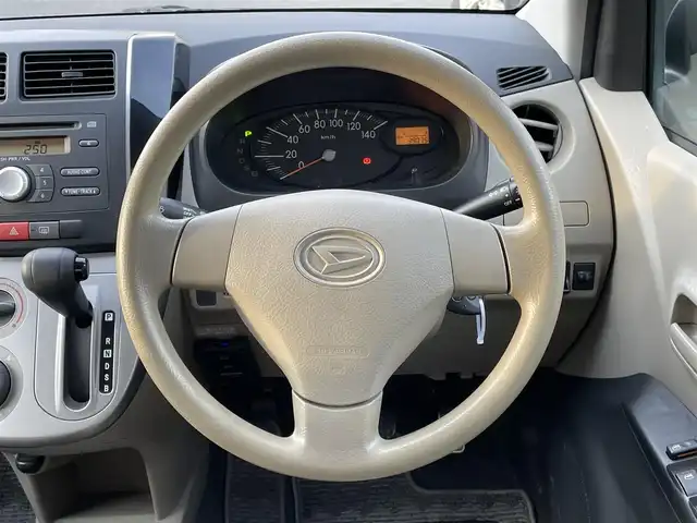 ダイハツ ミラ X スペシャル 群馬県 2012(平24)年 3.9万km ホワイト ガソリン/FF/インパネCVT/純正 CDプレイヤー（FM/AM/CD/交通情報）/ETC/安全/・ABS/・運転席・助手席エアバッグ/装備/・キーレスエントリー/・マニュアルエアコン/・全ドア パワーウインドウ/・パワーステアリング/・集中ドアロック/・DC12Vアクセサリーソケット/・ヘッドライトレベライザー/・純正ホイールキャップ/・リモコンキーx1/・ドアバイザー（純正品）/・フロアマット（純正品）/・車両取説/など