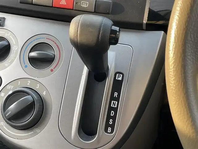 ダイハツ ミラ X スペシャル 群馬県 2012(平24)年 3.9万km ホワイト ガソリン/FF/インパネCVT/純正 CDプレイヤー（FM/AM/CD/交通情報）/ETC/安全/・ABS/・運転席・助手席エアバッグ/装備/・キーレスエントリー/・マニュアルエアコン/・全ドア パワーウインドウ/・パワーステアリング/・集中ドアロック/・DC12Vアクセサリーソケット/・ヘッドライトレベライザー/・純正ホイールキャップ/・リモコンキーx1/・ドアバイザー（純正品）/・フロアマット（純正品）/・車両取説/など