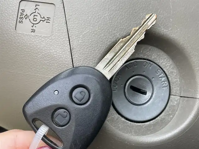 ダイハツ ミラ X スペシャル 群馬県 2012(平24)年 3.9万km ホワイト ガソリン/FF/インパネCVT/純正 CDプレイヤー（FM/AM/CD/交通情報）/ETC/安全/・ABS/・運転席・助手席エアバッグ/装備/・キーレスエントリー/・マニュアルエアコン/・全ドア パワーウインドウ/・パワーステアリング/・集中ドアロック/・DC12Vアクセサリーソケット/・ヘッドライトレベライザー/・純正ホイールキャップ/・リモコンキーx1/・ドアバイザー（純正品）/・フロアマット（純正品）/・車両取説/など