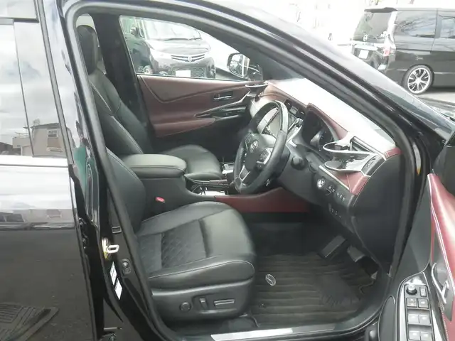 トヨタ ハリアー ハイブリッド プログレス 神奈川県 2017(平29)年 3.3万km スパークリングブラックパールクリスタルシャイン 4WD/サンルーフ/ワンオーナー/モデリスタエアロ（フロント/サイド/リアアンダー）/モデリスタバックドアスポイラー/モデリスタマフラーカッター/モデリスタグリルガーニッシュ/モデリスタバックドアガーニッシュ/モデリスタミラーガーニッシュ/メーカーSDナビ　フルセグTV/（Bluetooth/SD録音可/AUX/USB/DVD&ブルーレイ再生可）/JBLサウンドシステム/パノラミックビューモニター/パワーバックドア/クリアランスソナー/ハーフレザーシート/運転席パワーシート/トヨタセーフティセンス/レーダークルーズコントロール/プリクラッシュセーフティ/レーンディパーチャーアラート/アダプティブハイビーム/LEDヘッド&フォグランプ/LEDデイライト/カードキー/スマートキーx2/ビルトインETC2.0（ナビ連動）/純正ドライブレコーダー/クリスタルシフトノブ（純正有り）/クリスタルプッシュスタート（純正有り）/取説書/保証書/点検記録（全てトヨタディーラー実施）/　30/10  R1/10  R2/10  R3/10/ R4/10  R5/11  R6/11/6ヶ月点検記録（全てトヨタディーラー実施）/　R4/6  R5/4  R6/6