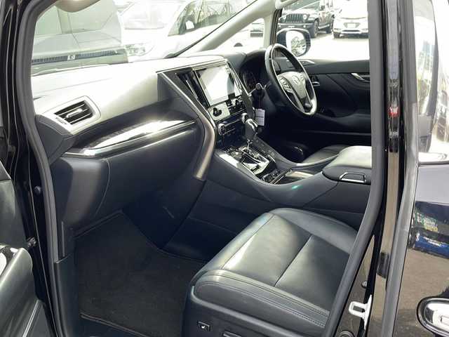トヨタ アルファード S Cパッケージ 石川県 2020(令2)年 5.7万km ブラック メーカーディスプレイオーディオ/　（フルセグ・BT・USB・HDMI・AppleCarPlay）/純正フリップダウンモニター/バックカメラ/両側パワースライドドア/パワーシート（D席メモリーシート）/前席シートヒーター/前席ベンチレーションシート/オットマン/パワーバックドア/１００V電源/ウッドコンビステアリング/ステアリングスイッチ/ステアリングヒーター/レーダークルーズコントロール/後席サンシェード/ＬＥＤヘッドライト/ＬＥＤフォグランプ/オートライト・オートハイビーム/純正AW付サマータイヤ（235/50R18:2024年製６ｍｍ）