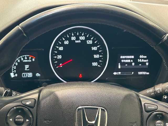 ホンダ ヴェゼル 宮城県 2017(平29)年 11万km モルフォブルーP Honda SENSING/・衝突軽減ブレーキ/・歩行者事故低減ステアリング/・アダプティブ・クルーズ・コントロール/・車線維持支援システム/・路外逸脱抑制機能/・誤発進抑制機能/・先行者発進お知らせ機能/・標識認識機能/SD純正ナビ/バックカメラ/Bluetooth、CD/TV/USB入力端子/プッシュスタート/LEDヘッドライト/フォグランプ/オートライト/シートヒーター/純正フロアアット/純正ビルトインETC