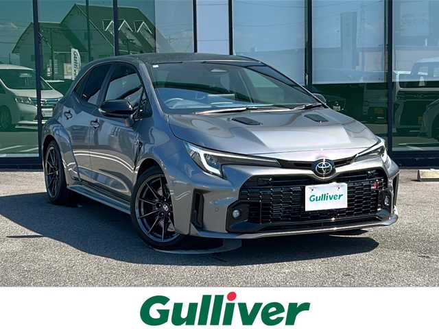 トヨタ ＧＲカローラ RZ 岐阜県 2024(令6)年 1.3万km グレー 登録時走行距離12208km/１０．５型ディスプレイオーディオ（ナビインストール済み）/スマートフォン連携/ヘッドアップディスプレイ/フルセグテレビ/バックカメラ/Blue tooth・USB入力端子/ビルトインETC2.0/フルエアロ/トヨタセーフティセンス/プリクラッシュセーフティ/ブラインドスポットモニター/EBD（電子制動力配分制御）付ABS＆ブレーキアシスト/LEDヘッドライト/オートマチックハイビーム/オートライト/LEDフォグランプ/コーナーセンサー前後/レーダークルーズコントロール/レーンキープアシスト/横滑り防止装置/盗難防止装置/エアバッグ運転席・助手席/カーテンエアバッグ/ハーフレザーシート/純正フロアマット/フルフラットシート/内装レッドステッチ/プッシュスタート/スマートキー/スペアキー1本/ターボ車/６MT/4WD/JBLプレミアムサウンド/カーボンルーフ