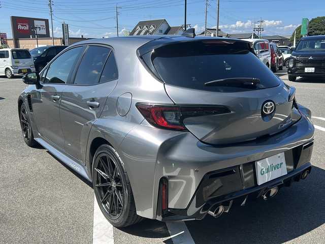トヨタ ＧＲカローラ RZ 岐阜県 2024(令6)年 1.3万km グレー 登録時走行距離12208km/１０．５型ディスプレイオーディオ（ナビインストール済み）/スマートフォン連携/ヘッドアップディスプレイ/フルセグテレビ/バックカメラ/Blue tooth・USB入力端子/ビルトインETC2.0/フルエアロ/トヨタセーフティセンス/プリクラッシュセーフティ/ブラインドスポットモニター/EBD（電子制動力配分制御）付ABS＆ブレーキアシスト/LEDヘッドライト/オートマチックハイビーム/オートライト/LEDフォグランプ/コーナーセンサー前後/レーダークルーズコントロール/レーンキープアシスト/横滑り防止装置/盗難防止装置/エアバッグ運転席・助手席/カーテンエアバッグ/ハーフレザーシート/純正フロアマット/フルフラットシート/内装レッドステッチ/プッシュスタート/スマートキー/スペアキー1本/ターボ車/６MT/4WD/JBLプレミアムサウンド/カーボンルーフ