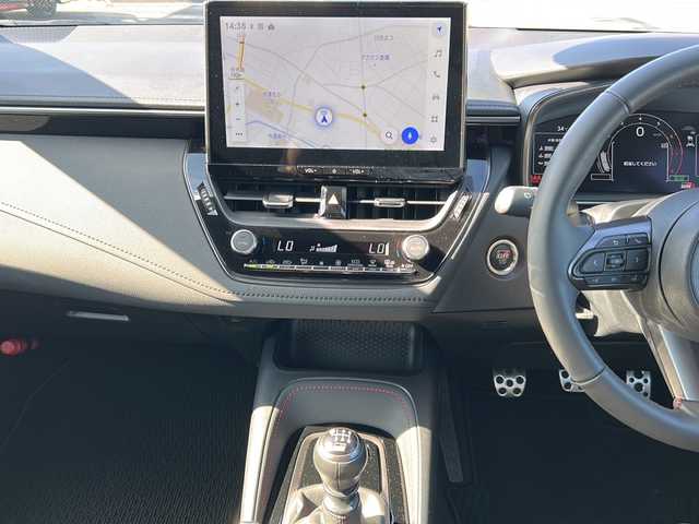 トヨタ ＧＲカローラ RZ 岐阜県 2024(令6)年 1.3万km グレー 登録時走行距離12208km/１０．５型ディスプレイオーディオ（ナビインストール済み）/スマートフォン連携/ヘッドアップディスプレイ/フルセグテレビ/バックカメラ/Blue tooth・USB入力端子/ビルトインETC2.0/フルエアロ/トヨタセーフティセンス/プリクラッシュセーフティ/ブラインドスポットモニター/EBD（電子制動力配分制御）付ABS＆ブレーキアシスト/LEDヘッドライト/オートマチックハイビーム/オートライト/LEDフォグランプ/コーナーセンサー前後/レーダークルーズコントロール/レーンキープアシスト/横滑り防止装置/盗難防止装置/エアバッグ運転席・助手席/カーテンエアバッグ/ハーフレザーシート/純正フロアマット/フルフラットシート/内装レッドステッチ/プッシュスタート/スマートキー/スペアキー1本/ターボ車/６MT/4WD/JBLプレミアムサウンド/カーボンルーフ