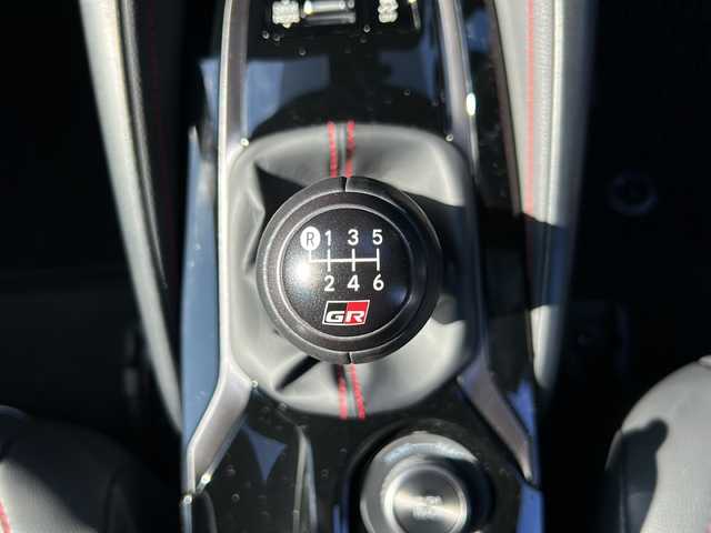 トヨタ ＧＲカローラ RZ 岐阜県 2024(令6)年 1.3万km グレー 登録時走行距離12208km/１０．５型ディスプレイオーディオ（ナビインストール済み）/スマートフォン連携/ヘッドアップディスプレイ/フルセグテレビ/バックカメラ/Blue tooth・USB入力端子/ビルトインETC2.0/フルエアロ/トヨタセーフティセンス/プリクラッシュセーフティ/ブラインドスポットモニター/EBD（電子制動力配分制御）付ABS＆ブレーキアシスト/LEDヘッドライト/オートマチックハイビーム/オートライト/LEDフォグランプ/コーナーセンサー前後/レーダークルーズコントロール/レーンキープアシスト/横滑り防止装置/盗難防止装置/エアバッグ運転席・助手席/カーテンエアバッグ/ハーフレザーシート/純正フロアマット/フルフラットシート/内装レッドステッチ/プッシュスタート/スマートキー/スペアキー1本/ターボ車/６MT/4WD/JBLプレミアムサウンド/カーボンルーフ