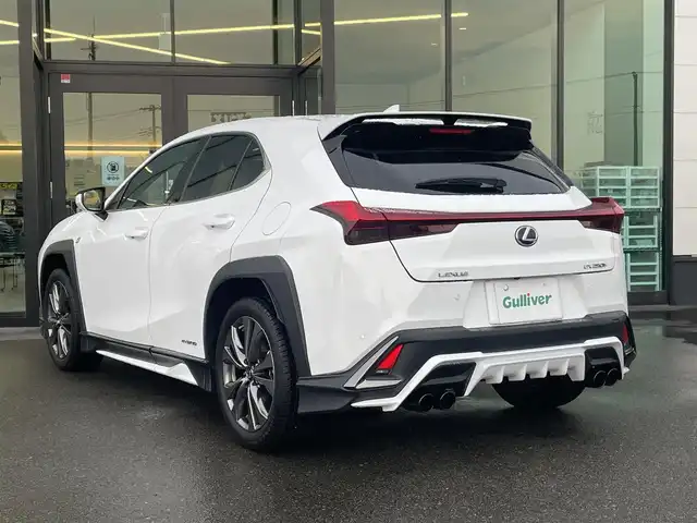 レクサス ＵＸ 250h Fスポーツ 東京都 2020(令2)年 1.6万km ホワイトノーヴァガラスフレーク TRDエアロ/TRDスポーツマフラー/TRDルーフスポイラー/3眼LEDヘッドライト/シートヒーター/ベンチレーションシート/ステアリングヒーター/純正ナビ/パノラミックビューモニター/パドルシフト/パワーバックドア/レクサスセーフティシステム＋/プリクラッシュセーフティ/レーントレーシングアシスト/オートマチックハイビーム/アダプティブハイビームシステム/ブラインドスポットモニター