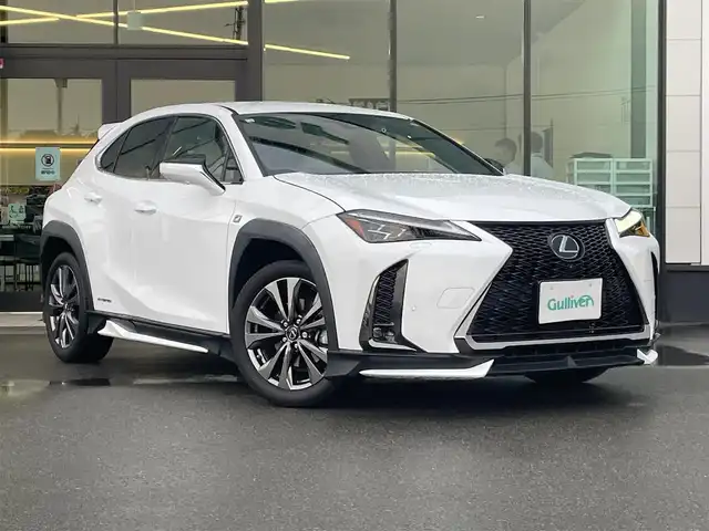レクサス ＵＸ 250h Fスポーツ 東京都 2020(令2)年 1.6万km ホワイトノーヴァガラスフレーク TRDエアロ/TRDスポーツマフラー/TRDルーフスポイラー/3眼LEDヘッドライト/シートヒーター/ベンチレーションシート/ステアリングヒーター/純正ナビ/パノラミックビューモニター/パドルシフト/パワーバックドア/レクサスセーフティシステム＋/プリクラッシュセーフティ/レーントレーシングアシスト/オートマチックハイビーム/アダプティブハイビームシステム/ブラインドスポットモニター