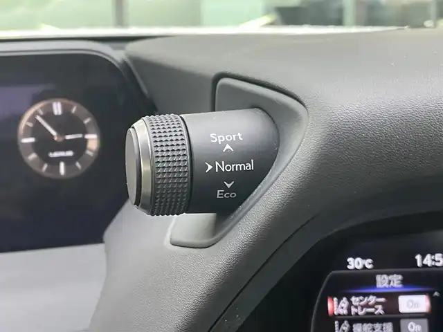 レクサス ＵＸ 250h Fスポーツ 東京都 2020(令2)年 1.6万km ホワイトノーヴァガラスフレーク TRDエアロ/TRDスポーツマフラー/TRDルーフスポイラー/3眼LEDヘッドライト/シートヒーター/ベンチレーションシート/ステアリングヒーター/純正ナビ/パノラミックビューモニター/パドルシフト/パワーバックドア/レクサスセーフティシステム＋/プリクラッシュセーフティ/レーントレーシングアシスト/オートマチックハイビーム/アダプティブハイビームシステム/ブラインドスポットモニター