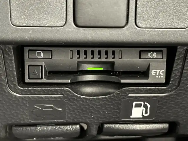 トヨタ タンク カスタムG－T 愛知県 2019(平31)年 6万km パールホワイトⅢ 純正９型ナビ　両側パワスラ　禁煙　バックカメラ　前後ドラレコ　ＥＴＣ　Ｂｌｕｅｔｏｏｔｈ　フルセグＴＶ　シートヒーター　衝突軽減　オートハイビーム　クルコン　アイドリングストップ　ターボ搭載車　ＤＶＤ プッシュスタート　スマートキー　ワンオーナー　ミュージックサーバー