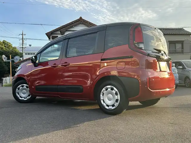 トヨタ シエンタ G 愛知県 2024(令6)年 1.5万km スカーレットメタリック 純正ディスプレイオーディオナビ/　（FM/AM、BT、USB、Miracast、フルセグTV）/バックカメラ/ＥＴＣ/前方ドライブレコーダー/コーナーセンサー/衝突被害軽減ブレーキ/レーンキープ/オートマチックハイビーム/アイドリングストップ/両側電動スライドドア/プッシュスタート/ＬＥＤヘッドライト/純正フロアマット/サイドバイザー/ブラインドスポットモニター