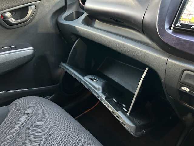 ホンダ フィット シーズ 東京都 2010(平22)年 7.7万km ピンクゴールドメタリック 純正ナビHDDナビ/フルセグ/DVD再生機能有/CD・SD・AM・FM/スタッドレスタイヤホイール4本セット/ETC/ドアバイザー/純正フロアマット/取扱説明書/記録簿