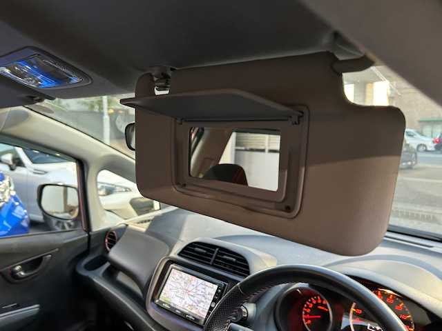 ホンダ フィット シーズ 東京都 2010(平22)年 7.7万km ピンクゴールドメタリック 純正ナビHDDナビ/フルセグ/DVD再生機能有/CD・SD・AM・FM/スタッドレスタイヤホイール4本セット/ETC/ドアバイザー/純正フロアマット/取扱説明書/記録簿