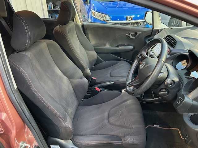 ホンダ フィット シーズ 東京都 2010(平22)年 7.7万km ピンクゴールドメタリック 純正ナビHDDナビ/フルセグ/DVD再生機能有/CD・SD・AM・FM/スタッドレスタイヤホイール4本セット/ETC/ドアバイザー/純正フロアマット/取扱説明書/記録簿