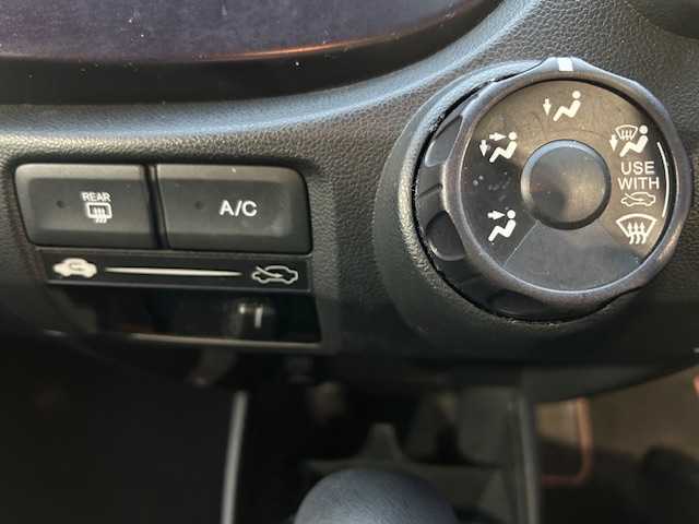 ホンダ フィット シーズ 東京都 2010(平22)年 7.7万km ピンクゴールドメタリック 純正ナビHDDナビ/フルセグ/DVD再生機能有/CD・SD・AM・FM/スタッドレスタイヤホイール4本セット/ETC/ドアバイザー/純正フロアマット/取扱説明書/記録簿