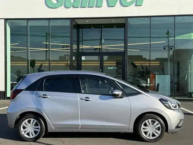 ホンダ フィット e:HEVベーシック 栃木県 2020(令2)年 4.8万km ルナシルバーM ホンダセンシング /レーンアシスト/レーダークルーズコントロール/純正ナビ/Bluetooth/バックカメラ/DVD再生/フルセグTV/前後ドラレコ/ETC/LEDヘッドライト/スマートキー×2