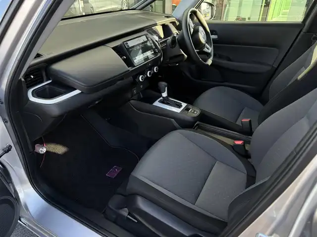 ホンダ フィット e:HEVベーシック 栃木県 2020(令2)年 4.8万km ルナシルバーM ホンダセンシング /レーンアシスト/レーダークルーズコントロール/純正ナビ/Bluetooth/バックカメラ/DVD再生/フルセグTV/前後ドラレコ/ETC/LEDヘッドライト/スマートキー×2