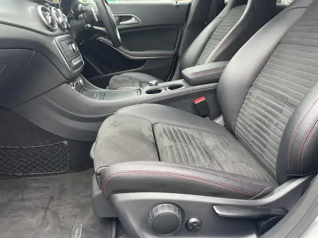 メルセデス・ベンツ ＣＬＡ１８０ Sブレイク AMG スタイル 東京都 2017(平29)年 3.9万km ポーラシルバー ワンオーナー/純正ナビ/（フルセグ/BT/CD/DVD/FM/AM）/アダプティブクルーズコントロール/レーンキープアシスト/ブラインドスポットアシスト/オートマチックハイビーム/パドルシフト/パワーバックドア/ハーフレザーシート/パワーシート（D）/シートヒーター（D/N）/プッシュスタート/バックカメラ/スマートキー/スペアキー/ドライブレコーダー/ETC2.0