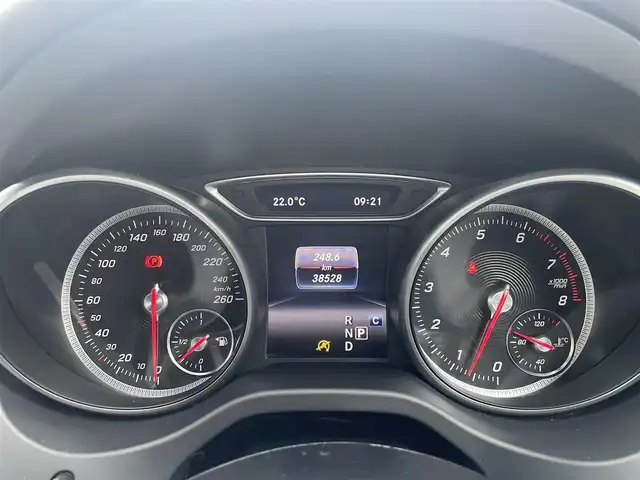 メルセデス・ベンツ ＣＬＡ１８０ Sブレイク AMG スタイル 東京都 2017(平29)年 3.9万km ポーラシルバー ワンオーナー/純正ナビ/（フルセグ/BT/CD/DVD/FM/AM）/アダプティブクルーズコントロール/レーンキープアシスト/ブラインドスポットアシスト/オートマチックハイビーム/パドルシフト/パワーバックドア/ハーフレザーシート/パワーシート（D）/シートヒーター（D/N）/プッシュスタート/バックカメラ/スマートキー/スペアキー/ドライブレコーダー/ETC2.0