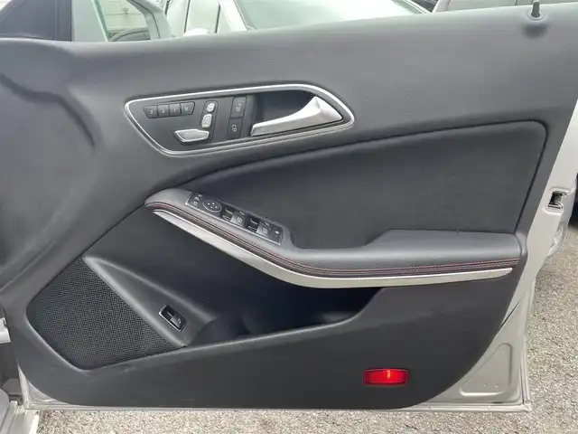 メルセデス・ベンツ ＣＬＡ１８０ Sブレイク AMG スタイル 東京都 2017(平29)年 3.9万km ポーラシルバー ワンオーナー/純正ナビ/（フルセグ/BT/CD/DVD/FM/AM）/アダプティブクルーズコントロール/レーンキープアシスト/ブラインドスポットアシスト/オートマチックハイビーム/パドルシフト/パワーバックドア/ハーフレザーシート/パワーシート（D）/シートヒーター（D/N）/プッシュスタート/バックカメラ/スマートキー/スペアキー/ドライブレコーダー/ETC2.0