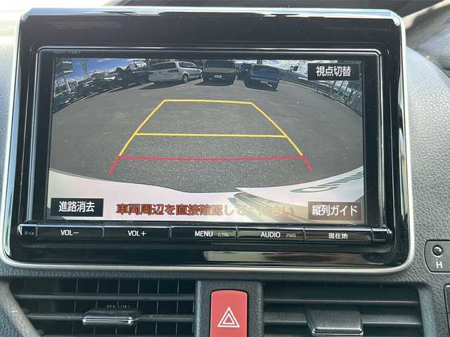 トヨタ ノア ハイブリッド 福島県 2017(平29)年 5.6万km ホワイトパールクリスタルシャイン ハーフレザーシート/純正ＨＤＤナビ＆フルセグＴＶ/（ＤＶＤ＆ＢＴ＆ＣＤ）/バックカメラ/純正フリップダウンモニター/衝突軽減ブレーキ/クルーズコントロール/レーンキープアシスト/ビルトインＥＴＣ/社外１７inアルミホイール/オートライト/ＬＥＤライト/オートハイビーム/フォグランプ/ウィンカーミラー/電動格納ミラー/スマートキー/プッシュスタート/Ｗ＋サイドエアバッグ/横滑り防止装置/ＡＢＳ/ドアバイザー/純正フロアマット
