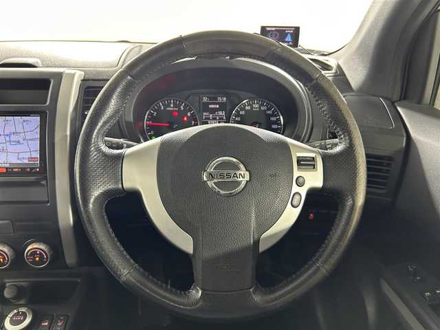 日産 エクストレイル 20Xtt 佐賀県 2013(平25)年 9.8万km ダイヤモンドブラック 純正7インチナビ/ＡＭ/ＦＭ/Bluetooth/フルセグTV/SD/バックカメラ/４WD/クルーズコントロール/スマートキー/全席シートヒーター/純正フロアマット/純正18インチアルミホイール	/ダウンヒルアシストコントロール/ドアバイザー/ドライブレコーダー/ETC/ルーフレール/オートライト/パワーステアリング/パワーウィンドウ/横滑り防止/電動格納ウィンカーミラー