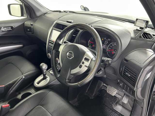 日産 エクストレイル 20Xtt 佐賀県 2013(平25)年 9.8万km ダイヤモンドブラック 純正7インチナビ/ＡＭ/ＦＭ/Bluetooth/フルセグTV/SD/バックカメラ/４WD/クルーズコントロール/スマートキー/全席シートヒーター/純正フロアマット/純正18インチアルミホイール	/ダウンヒルアシストコントロール/ドアバイザー/ドライブレコーダー/ETC/ルーフレール/オートライト/パワーステアリング/パワーウィンドウ/横滑り防止/電動格納ウィンカーミラー