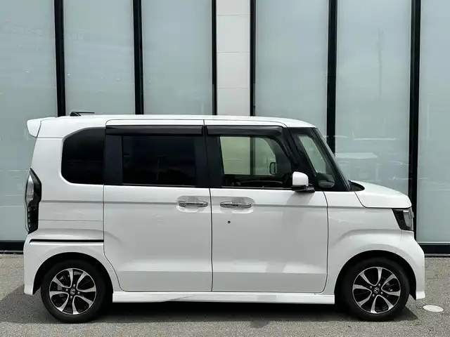 ホンダ Ｎ ＢＯＸ カスタム G L ホンダセンシング 大阪府 2020(令2)年 2.4万km プラチナホワイトパール 純正ナビ/  フルセグTV/CD/DVD/Bluetooth/USB/バックモニター/衝突軽減ブレーキ/横滑り防止装置/コーナーセンサー/両側パワースライドドア/レーダークルーズコントロール/レーンキープアシスト/ドライブレコーダー/純正14インチアルミホイール/純正フロアマット/プッシュスタート/スマートキー/ＥＴＣ/ＬＥＤ/禁煙車