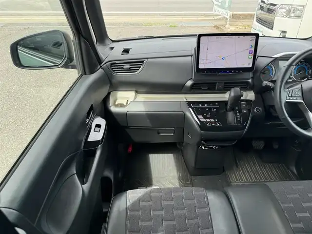 三菱 デリカミニ T プレミアム 滋賀県 2023(令5)年 0.9万km 緑Ⅱ ワンオーナー/アルパイン11インチディスプレイオーディオ/　AppleCarPlay Bluetooth アンドロイドオート HDMI/パノラミックビューモニター/デジタルインナーミラー/両側パワースライドドア/ルーフレール/純正15インチアルミ/TOYOタイヤオープンカントリーR/T ホワイトレター新品/e-Assist/前方衝突予測警報［PFCW］/標識認識システム［TSR］/先行車発進通知［LCDN］/高速道路 同一車線運転支援機能/　マイパイロット［MI-PILOT］/レーダークルーズコントロール［ACC］/　（全車速追従機能付）/車線維持支援機能［LKA］/電動パーキングブレーキ＆ブレーキオートホールド/キーレスオペレーションシステム＆エンジンスイッチ/エアコン（タッチパネル式フルオートエアコン）/リヤサーキュレーター（プラズマクラスター付）/リヤロールサンシェード/ウェルカムライト/純正フロアマット/純正ドアバイザー/スマートッキー×2/プッシュスタート/
