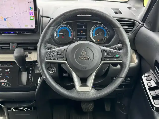 三菱 デリカミニ T プレミアム 滋賀県 2023(令5)年 0.9万km 緑Ⅱ ワンオーナー/アルパイン11インチディスプレイオーディオ/　AppleCarPlay Bluetooth アンドロイドオート HDMI/パノラミックビューモニター/デジタルインナーミラー/両側パワースライドドア/ルーフレール/純正15インチアルミ/TOYOタイヤオープンカントリーR/T ホワイトレター新品/e-Assist/前方衝突予測警報［PFCW］/標識認識システム［TSR］/先行車発進通知［LCDN］/高速道路 同一車線運転支援機能/　マイパイロット［MI-PILOT］/レーダークルーズコントロール［ACC］/　（全車速追従機能付）/車線維持支援機能［LKA］/電動パーキングブレーキ＆ブレーキオートホールド/キーレスオペレーションシステム＆エンジンスイッチ/エアコン（タッチパネル式フルオートエアコン）/リヤサーキュレーター（プラズマクラスター付）/リヤロールサンシェード/ウェルカムライト/純正フロアマット/純正ドアバイザー/スマートッキー×2/プッシュスタート/