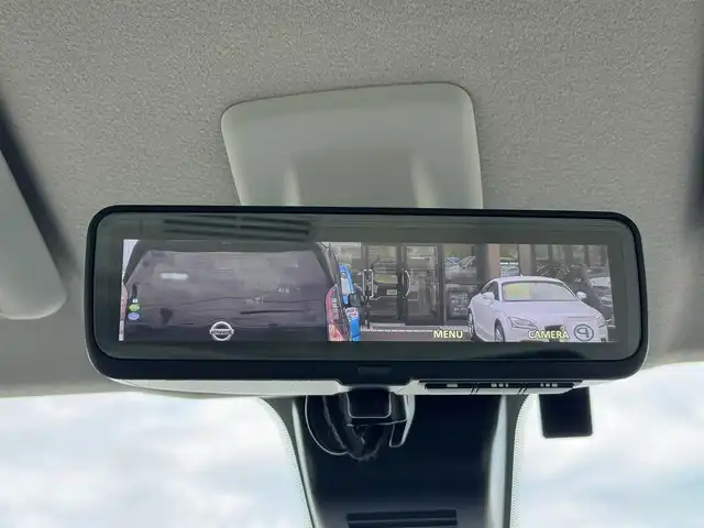 三菱 デリカミニ T プレミアム 滋賀県 2023(令5)年 0.9万km 緑Ⅱ ワンオーナー/アルパイン11インチディスプレイオーディオ/　AppleCarPlay Bluetooth アンドロイドオート HDMI/パノラミックビューモニター/デジタルインナーミラー/両側パワースライドドア/ルーフレール/純正15インチアルミ/TOYOタイヤオープンカントリーR/T ホワイトレター新品/e-Assist/前方衝突予測警報［PFCW］/標識認識システム［TSR］/先行車発進通知［LCDN］/高速道路 同一車線運転支援機能/　マイパイロット［MI-PILOT］/レーダークルーズコントロール［ACC］/　（全車速追従機能付）/車線維持支援機能［LKA］/電動パーキングブレーキ＆ブレーキオートホールド/キーレスオペレーションシステム＆エンジンスイッチ/エアコン（タッチパネル式フルオートエアコン）/リヤサーキュレーター（プラズマクラスター付）/リヤロールサンシェード/ウェルカムライト/純正フロアマット/純正ドアバイザー/スマートッキー×2/プッシュスタート/