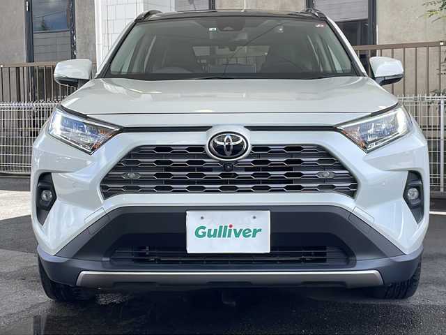 トヨタ ＲＡＶ４ G 京都府 2022(令4)年 2.6万km ホワイトパールクリスタルシャイン ワンオーナー/10.5インチ純正ディスプレイオーディオ/(コネクティッドナビ対応)/フルセグTV/FM/AM/Bluetooth/USB/パノラマムーンルーフ/ルーフレール/デジタルインナーミラー/前後ドラレコ/レーダー探知機/トヨタセーフティセンス/プリクラッシュセーフティ/レーントレーシングアシスト/レーダークルーズコントロール/オートマチックハイビーム/ロードサインアシスト/パーキングサポートブレーキ/ブラインドスポットモニター/パーキングサポートブレーキ/ドライブスタートコントロール/パノラミックビューモニター/緊急時操舵支援機能/低速時加速抑制機能/先行車発進告知機能/カーブ速度抑制機能/オートホールド/シートヒーター/シートベンチレーション/ステアリングヒーター/シートメモリー/オートドアミラー/ステアリングスイッチ/ウィンカーミラー/スペアタイヤ/取扱説明書/保証書/点検記録簿