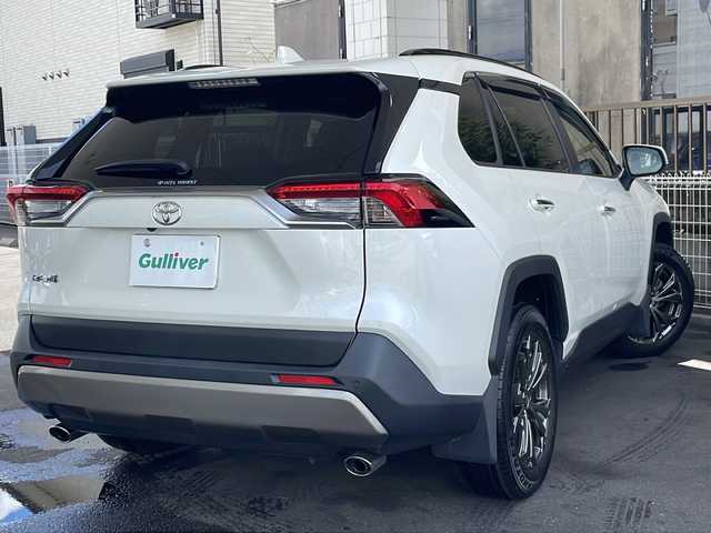トヨタ ＲＡＶ４ G 京都府 2022(令4)年 2.6万km ホワイトパールクリスタルシャイン ワンオーナー/10.5インチ純正ディスプレイオーディオ/(コネクティッドナビ対応)/フルセグTV/FM/AM/Bluetooth/USB/パノラマムーンルーフ/ルーフレール/デジタルインナーミラー/前後ドラレコ/レーダー探知機/トヨタセーフティセンス/プリクラッシュセーフティ/レーントレーシングアシスト/レーダークルーズコントロール/オートマチックハイビーム/ロードサインアシスト/パーキングサポートブレーキ/ブラインドスポットモニター/パーキングサポートブレーキ/ドライブスタートコントロール/パノラミックビューモニター/緊急時操舵支援機能/低速時加速抑制機能/先行車発進告知機能/カーブ速度抑制機能/オートホールド/シートヒーター/シートベンチレーション/ステアリングヒーター/シートメモリー/オートドアミラー/ステアリングスイッチ/ウィンカーミラー/スペアタイヤ/取扱説明書/保証書/点検記録簿