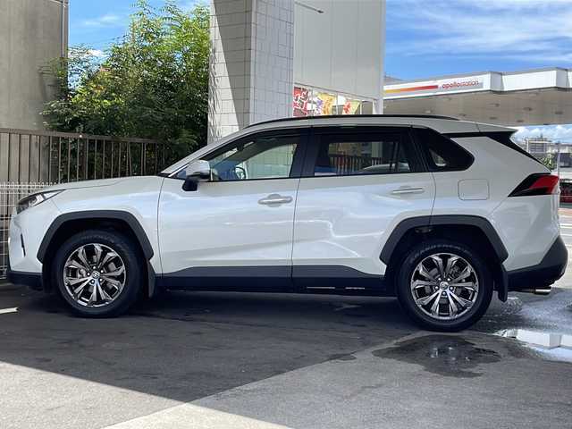 トヨタ ＲＡＶ４ G 京都府 2022(令4)年 2.6万km ホワイトパールクリスタルシャイン ワンオーナー/10.5インチ純正ディスプレイオーディオ/(コネクティッドナビ対応)/フルセグTV/FM/AM/Bluetooth/USB/パノラマムーンルーフ/ルーフレール/デジタルインナーミラー/前後ドラレコ/レーダー探知機/トヨタセーフティセンス/プリクラッシュセーフティ/レーントレーシングアシスト/レーダークルーズコントロール/オートマチックハイビーム/ロードサインアシスト/パーキングサポートブレーキ/ブラインドスポットモニター/パーキングサポートブレーキ/ドライブスタートコントロール/パノラミックビューモニター/緊急時操舵支援機能/低速時加速抑制機能/先行車発進告知機能/カーブ速度抑制機能/オートホールド/シートヒーター/シートベンチレーション/ステアリングヒーター/シートメモリー/オートドアミラー/ステアリングスイッチ/ウィンカーミラー/スペアタイヤ/取扱説明書/保証書/点検記録簿