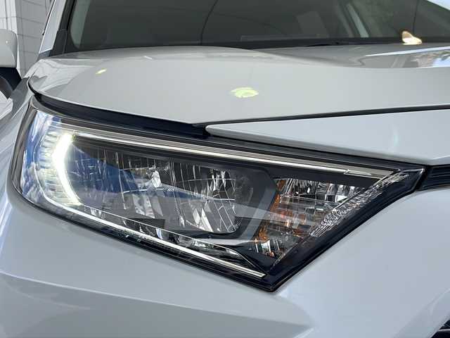 トヨタ ＲＡＶ４ G 京都府 2022(令4)年 2.6万km ホワイトパールクリスタルシャイン ワンオーナー/10.5インチ純正ディスプレイオーディオ/(コネクティッドナビ対応)/フルセグTV/FM/AM/Bluetooth/USB/パノラマムーンルーフ/ルーフレール/デジタルインナーミラー/前後ドラレコ/レーダー探知機/トヨタセーフティセンス/プリクラッシュセーフティ/レーントレーシングアシスト/レーダークルーズコントロール/オートマチックハイビーム/ロードサインアシスト/パーキングサポートブレーキ/ブラインドスポットモニター/パーキングサポートブレーキ/ドライブスタートコントロール/パノラミックビューモニター/緊急時操舵支援機能/低速時加速抑制機能/先行車発進告知機能/カーブ速度抑制機能/オートホールド/シートヒーター/シートベンチレーション/ステアリングヒーター/シートメモリー/オートドアミラー/ステアリングスイッチ/ウィンカーミラー/スペアタイヤ/取扱説明書/保証書/点検記録簿