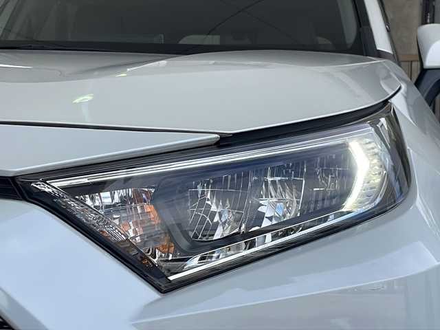 トヨタ ＲＡＶ４ G 京都府 2022(令4)年 2.6万km ホワイトパールクリスタルシャイン ワンオーナー/10.5インチ純正ディスプレイオーディオ/(コネクティッドナビ対応)/フルセグTV/FM/AM/Bluetooth/USB/パノラマムーンルーフ/ルーフレール/デジタルインナーミラー/前後ドラレコ/レーダー探知機/トヨタセーフティセンス/プリクラッシュセーフティ/レーントレーシングアシスト/レーダークルーズコントロール/オートマチックハイビーム/ロードサインアシスト/パーキングサポートブレーキ/ブラインドスポットモニター/パーキングサポートブレーキ/ドライブスタートコントロール/パノラミックビューモニター/緊急時操舵支援機能/低速時加速抑制機能/先行車発進告知機能/カーブ速度抑制機能/オートホールド/シートヒーター/シートベンチレーション/ステアリングヒーター/シートメモリー/オートドアミラー/ステアリングスイッチ/ウィンカーミラー/スペアタイヤ/取扱説明書/保証書/点検記録簿