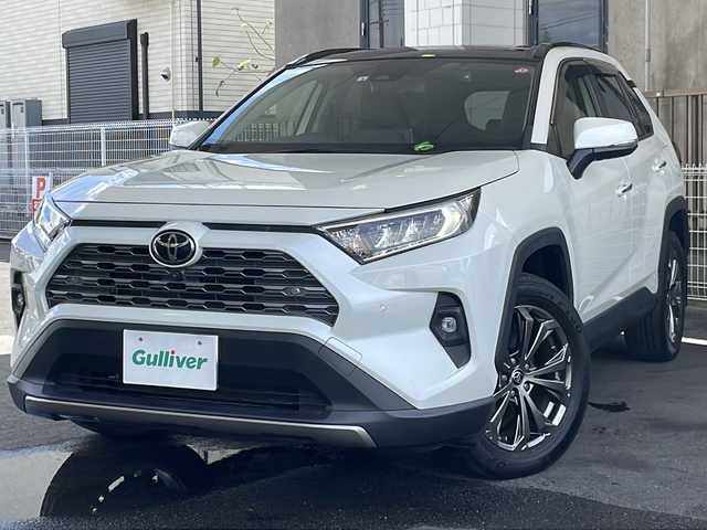 トヨタ ＲＡＶ４ G 京都府 2022(令4)年 2.6万km ホワイトパールクリスタルシャイン ワンオーナー/10.5インチ純正ディスプレイオーディオ/(コネクティッドナビ対応)/フルセグTV/FM/AM/Bluetooth/USB/パノラマムーンルーフ/ルーフレール/デジタルインナーミラー/前後ドラレコ/レーダー探知機/トヨタセーフティセンス/プリクラッシュセーフティ/レーントレーシングアシスト/レーダークルーズコントロール/オートマチックハイビーム/ロードサインアシスト/パーキングサポートブレーキ/ブラインドスポットモニター/パーキングサポートブレーキ/ドライブスタートコントロール/パノラミックビューモニター/緊急時操舵支援機能/低速時加速抑制機能/先行車発進告知機能/カーブ速度抑制機能/オートホールド/シートヒーター/シートベンチレーション/ステアリングヒーター/シートメモリー/オートドアミラー/ステアリングスイッチ/ウィンカーミラー/スペアタイヤ/取扱説明書/保証書/点検記録簿
