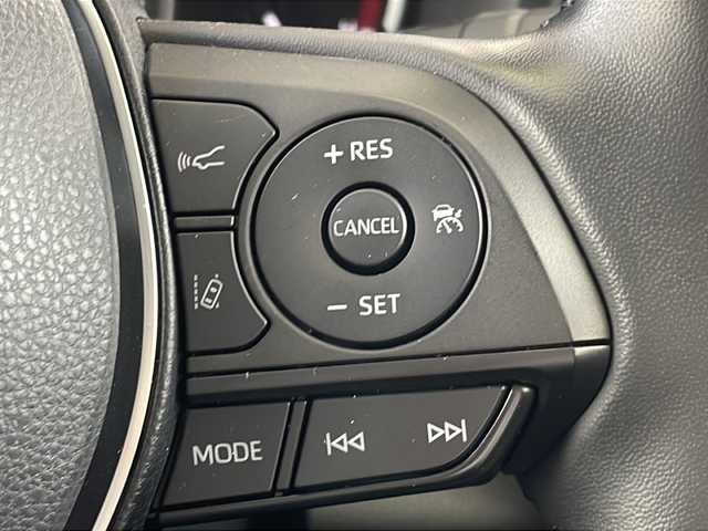 トヨタ ＲＡＶ４ G 京都府 2022(令4)年 2.6万km ホワイトパールクリスタルシャイン ワンオーナー/10.5インチ純正ディスプレイオーディオ/(コネクティッドナビ対応)/フルセグTV/FM/AM/Bluetooth/USB/パノラマムーンルーフ/ルーフレール/デジタルインナーミラー/前後ドラレコ/レーダー探知機/トヨタセーフティセンス/プリクラッシュセーフティ/レーントレーシングアシスト/レーダークルーズコントロール/オートマチックハイビーム/ロードサインアシスト/パーキングサポートブレーキ/ブラインドスポットモニター/パーキングサポートブレーキ/ドライブスタートコントロール/パノラミックビューモニター/緊急時操舵支援機能/低速時加速抑制機能/先行車発進告知機能/カーブ速度抑制機能/オートホールド/シートヒーター/シートベンチレーション/ステアリングヒーター/シートメモリー/オートドアミラー/ステアリングスイッチ/ウィンカーミラー/スペアタイヤ/取扱説明書/保証書/点検記録簿