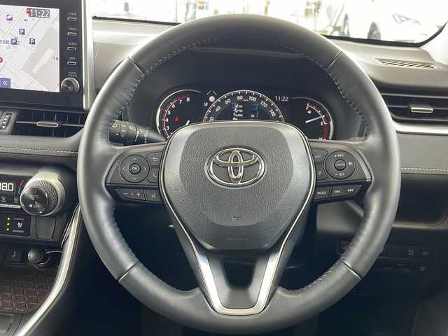 トヨタ ＲＡＶ４ G 京都府 2022(令4)年 2.6万km ホワイトパールクリスタルシャイン ワンオーナー/10.5インチ純正ディスプレイオーディオ/(コネクティッドナビ対応)/フルセグTV/FM/AM/Bluetooth/USB/パノラマムーンルーフ/ルーフレール/デジタルインナーミラー/前後ドラレコ/レーダー探知機/トヨタセーフティセンス/プリクラッシュセーフティ/レーントレーシングアシスト/レーダークルーズコントロール/オートマチックハイビーム/ロードサインアシスト/パーキングサポートブレーキ/ブラインドスポットモニター/パーキングサポートブレーキ/ドライブスタートコントロール/パノラミックビューモニター/緊急時操舵支援機能/低速時加速抑制機能/先行車発進告知機能/カーブ速度抑制機能/オートホールド/シートヒーター/シートベンチレーション/ステアリングヒーター/シートメモリー/オートドアミラー/ステアリングスイッチ/ウィンカーミラー/スペアタイヤ/取扱説明書/保証書/点検記録簿