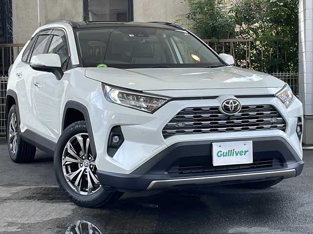 トヨタ ＲＡＶ４ G 京都府 2022(令4)年 2.6万km ホワイトパールクリスタルシャイン ワンオーナー/10.5インチ純正ディスプレイオーディオ/(コネクティッドナビ対応)/フルセグTV/FM/AM/Bluetooth/USB/パノラマムーンルーフ/ルーフレール/デジタルインナーミラー/前後ドラレコ/レーダー探知機/トヨタセーフティセンス/プリクラッシュセーフティ/レーントレーシングアシスト/レーダークルーズコントロール/オートマチックハイビーム/ロードサインアシスト/パーキングサポートブレーキ/ブラインドスポットモニター/パーキングサポートブレーキ/ドライブスタートコントロール/パノラミックビューモニター/緊急時操舵支援機能/低速時加速抑制機能/先行車発進告知機能/カーブ速度抑制機能/オートホールド/シートヒーター/シートベンチレーション/ステアリングヒーター/シートメモリー/オートドアミラー/ステアリングスイッチ/ウィンカーミラー/スペアタイヤ/取扱説明書/保証書/点検記録簿