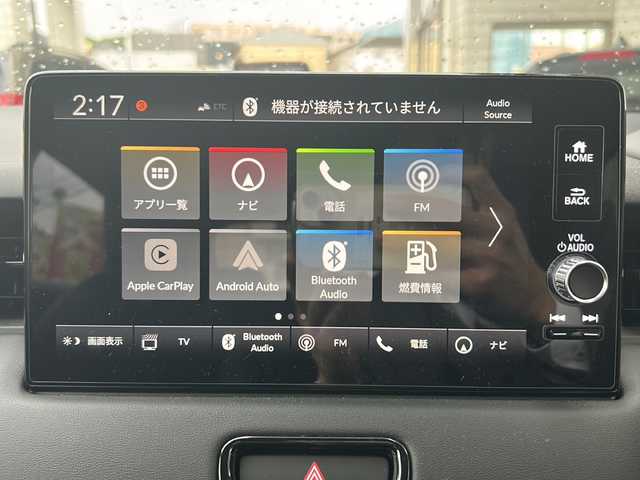 ホンダ ヴェゼル ハイブリッド e:HEV Z 神奈川県 2025(令7)年 0.4万km プラチナホワイトパール 登録時走行距離3752km/ワンオーナー/純正ナビ/【AppleCarPlay/AndroidAuto/BT/USB/TV】/全方位カメラ/置くだけ充電/レーダークルーズコントロール/前後コーナーセンサー/衝突軽減ブレーキ/先行車発信お知らせ/車線逸脱警報/レーンキープアシスト/ブラインドスポットモニター/ロードサインアシスト/電動リアゲート/電動パーキングブレーキ/オートブレーキホールド/ダウンヒルアシストコントロール/前後ドライブレコーダー/ビルトインETC2.0/ステアリングヒーター/前席シートヒーター/オートマチックハイビーム/LEDオートライト/ハーフレザーシート/横滑り防止装置/盗難防止装置/スペアキー×１/ISOFIX/新車時保証書/取扱説明書