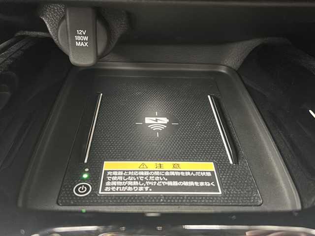 ホンダ ヴェゼル ハイブリッド e:HEV Z 神奈川県 2025(令7)年 0.4万km プラチナホワイトパール 登録時走行距離3752km/ワンオーナー/純正ナビ/【AppleCarPlay/AndroidAuto/BT/USB/TV】/全方位カメラ/置くだけ充電/レーダークルーズコントロール/前後コーナーセンサー/衝突軽減ブレーキ/先行車発信お知らせ/車線逸脱警報/レーンキープアシスト/ブラインドスポットモニター/ロードサインアシスト/電動リアゲート/電動パーキングブレーキ/オートブレーキホールド/ダウンヒルアシストコントロール/前後ドライブレコーダー/ビルトインETC2.0/ステアリングヒーター/前席シートヒーター/オートマチックハイビーム/LEDオートライト/ハーフレザーシート/横滑り防止装置/盗難防止装置/スペアキー×１/ISOFIX/新車時保証書/取扱説明書