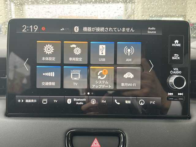 ホンダ ヴェゼル ハイブリッド e:HEV Z 神奈川県 2025(令7)年 0.4万km プラチナホワイトパール 登録時走行距離3752km/ワンオーナー/純正ナビ/【AppleCarPlay/AndroidAuto/BT/USB/TV】/全方位カメラ/置くだけ充電/レーダークルーズコントロール/前後コーナーセンサー/衝突軽減ブレーキ/先行車発信お知らせ/車線逸脱警報/レーンキープアシスト/ブラインドスポットモニター/ロードサインアシスト/電動リアゲート/電動パーキングブレーキ/オートブレーキホールド/ダウンヒルアシストコントロール/前後ドライブレコーダー/ビルトインETC2.0/ステアリングヒーター/前席シートヒーター/オートマチックハイビーム/LEDオートライト/ハーフレザーシート/横滑り防止装置/盗難防止装置/スペアキー×１/ISOFIX/新車時保証書/取扱説明書