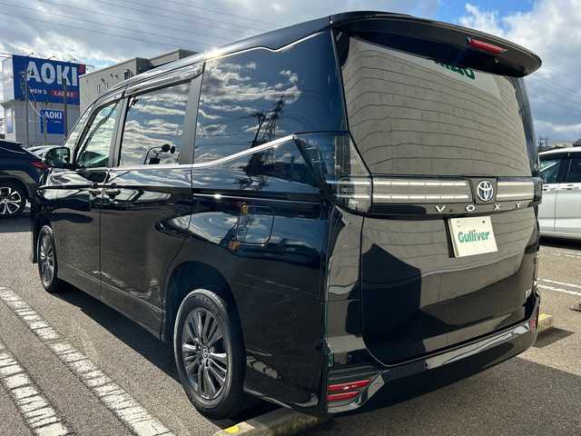 トヨタ ヴォクシー ハイブリッド S－Z 石川県 2022(令4)年 2.2万km アティチュードブラックマイカ SDナビ/Bluetooth/全方位カメラ/フルセグTV/ETC/ドライブレコーダー/シートヒーター/両側パワースライドドア/LEDヘッドライト/レーダークルーズコントロール/スマートキー/デジタルインナーミラー
