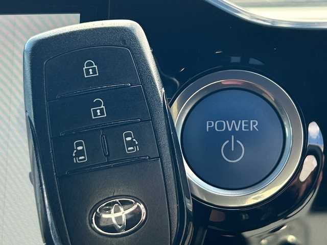 トヨタ ヴォクシー ハイブリッド S－Z 石川県 2022(令4)年 2.2万km アティチュードブラックマイカ SDナビ/Bluetooth/全方位カメラ/フルセグTV/ETC/ドライブレコーダー/シートヒーター/両側パワースライドドア/LEDヘッドライト/レーダークルーズコントロール/スマートキー/デジタルインナーミラー