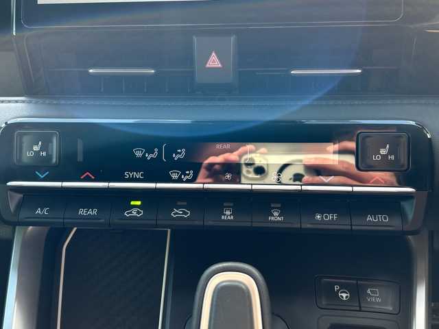 トヨタ ヴォクシー ハイブリッド S－Z 石川県 2022(令4)年 2.2万km アティチュードブラックマイカ SDナビ/Bluetooth/全方位カメラ/フルセグTV/ETC/ドライブレコーダー/シートヒーター/両側パワースライドドア/LEDヘッドライト/レーダークルーズコントロール/スマートキー/デジタルインナーミラー