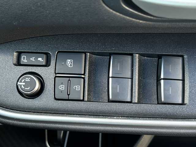 トヨタ ヴォクシー ハイブリッド S－Z 石川県 2022(令4)年 2.2万km アティチュードブラックマイカ SDナビ/Bluetooth/全方位カメラ/フルセグTV/ETC/ドライブレコーダー/シートヒーター/両側パワースライドドア/LEDヘッドライト/レーダークルーズコントロール/スマートキー/デジタルインナーミラー