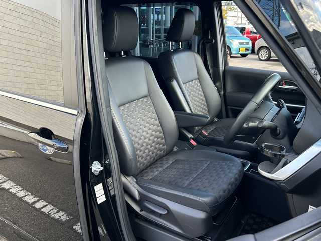 トヨタ ヴォクシー ハイブリッド S－Z 石川県 2022(令4)年 2.2万km アティチュードブラックマイカ SDナビ/Bluetooth/全方位カメラ/フルセグTV/ETC/ドライブレコーダー/シートヒーター/両側パワースライドドア/LEDヘッドライト/レーダークルーズコントロール/スマートキー/デジタルインナーミラー