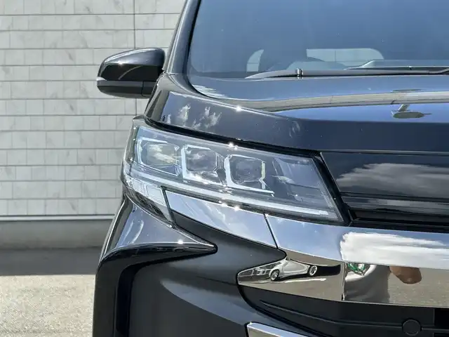 トヨタ ノア ハイブリッド S－Z 福岡県 2025(令7)年 0.1万km未満 アティチュードブラックマイカ 登録済未使用車快適利便パッケージHi純正10型メモリナビ(フルセグTV/CD/DVD/BT)バックモニタートヨタセーフティーコーナーセンサー両側パワスラレーダークルコンユニバーサルステップETC2.0シートヒーターハンドルヒーターブレーキホールドHDMIUSBポート1500W純正LEDヘッドライト純正17インチアルミホイールプッシュスタートスマートキー